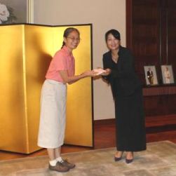 Madam Hobo handing over donations